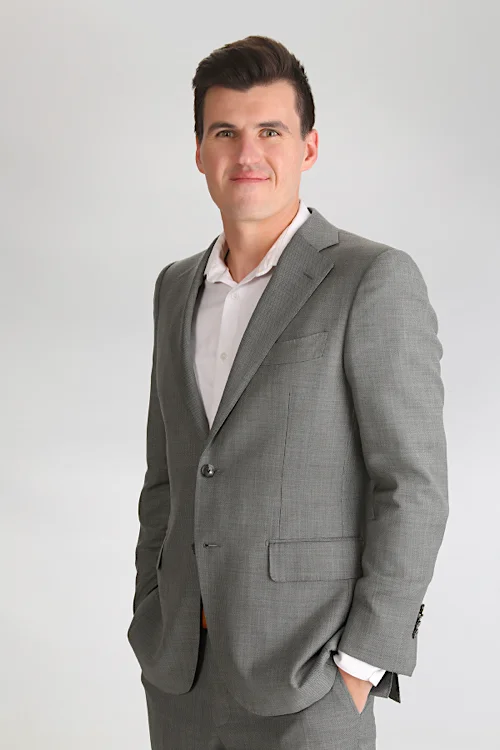 Arthur Taratuta, Senior Attorney bodyshot