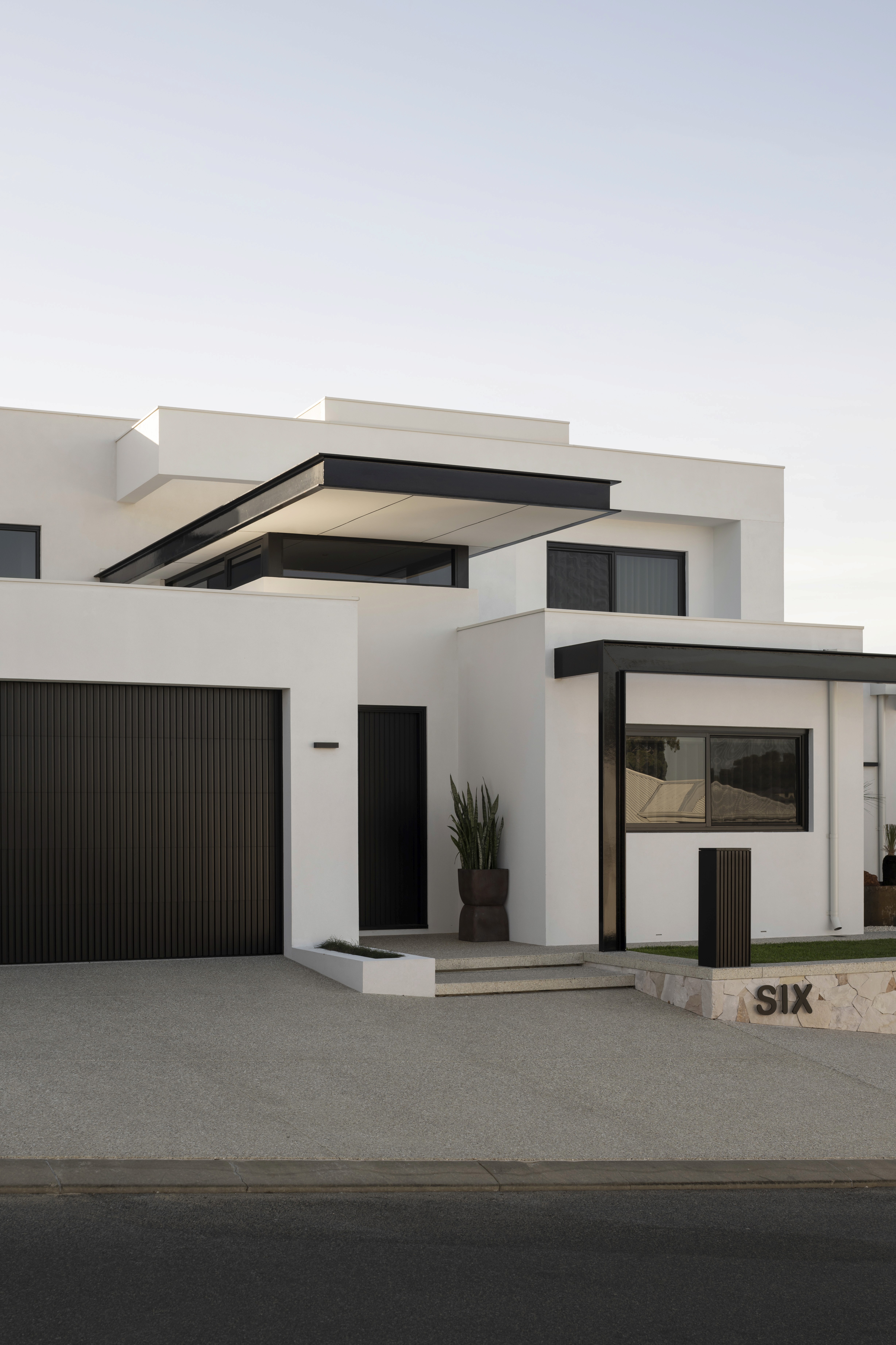 Mandrah Custom Builder