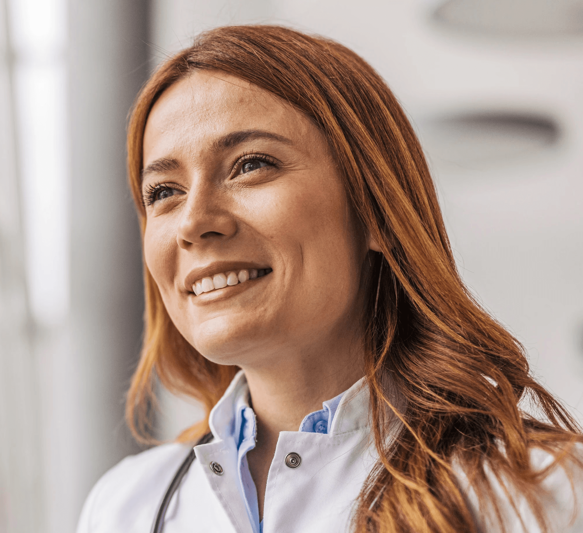 adhire Ärzte Header freundliche Ärztin lächelt