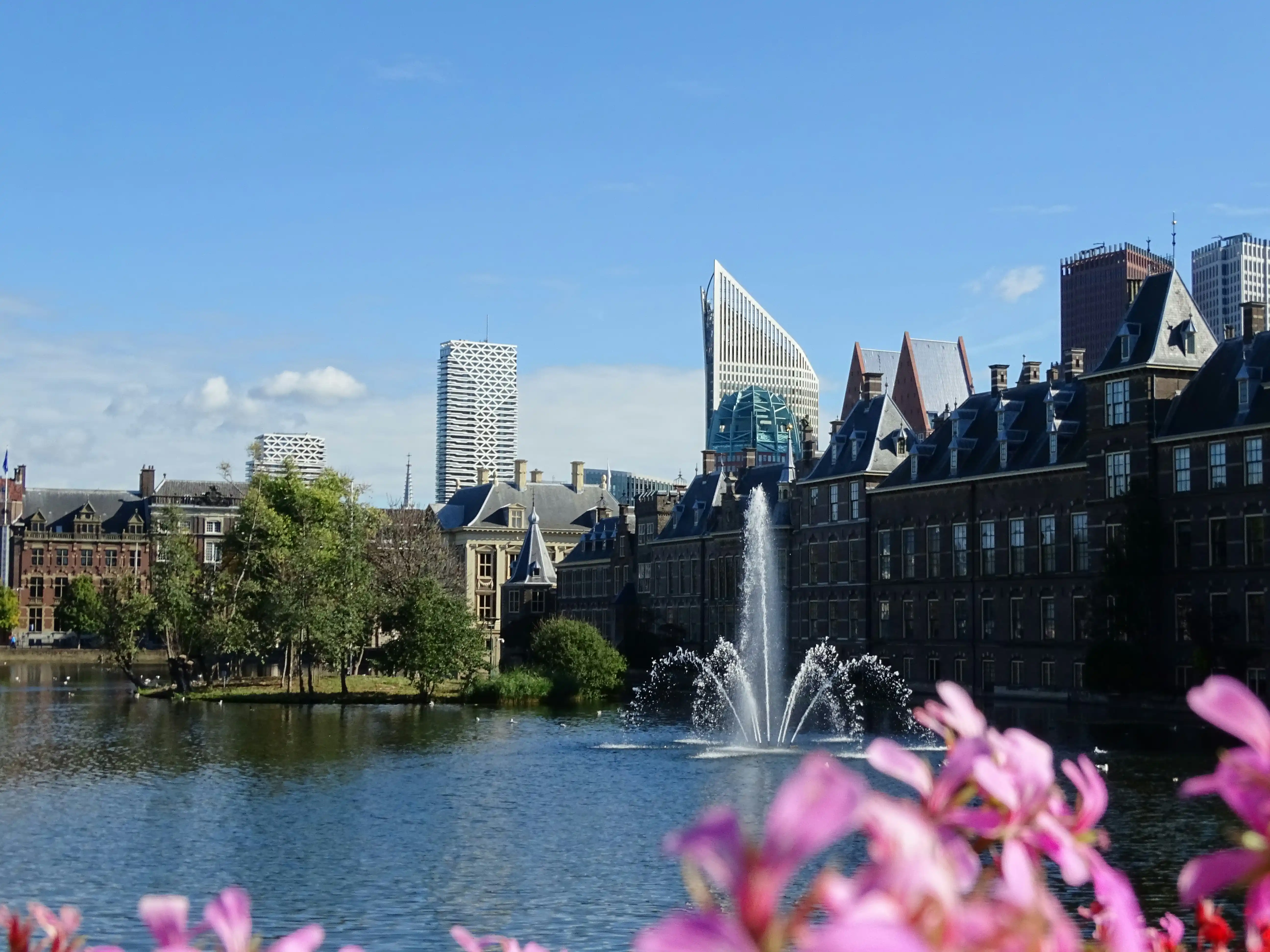 Hofvijver met het Binnenhof in Den Haag — ON Makelaardij & Financieel Advies