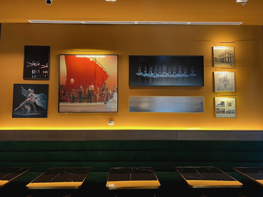 Debaines art  gallery