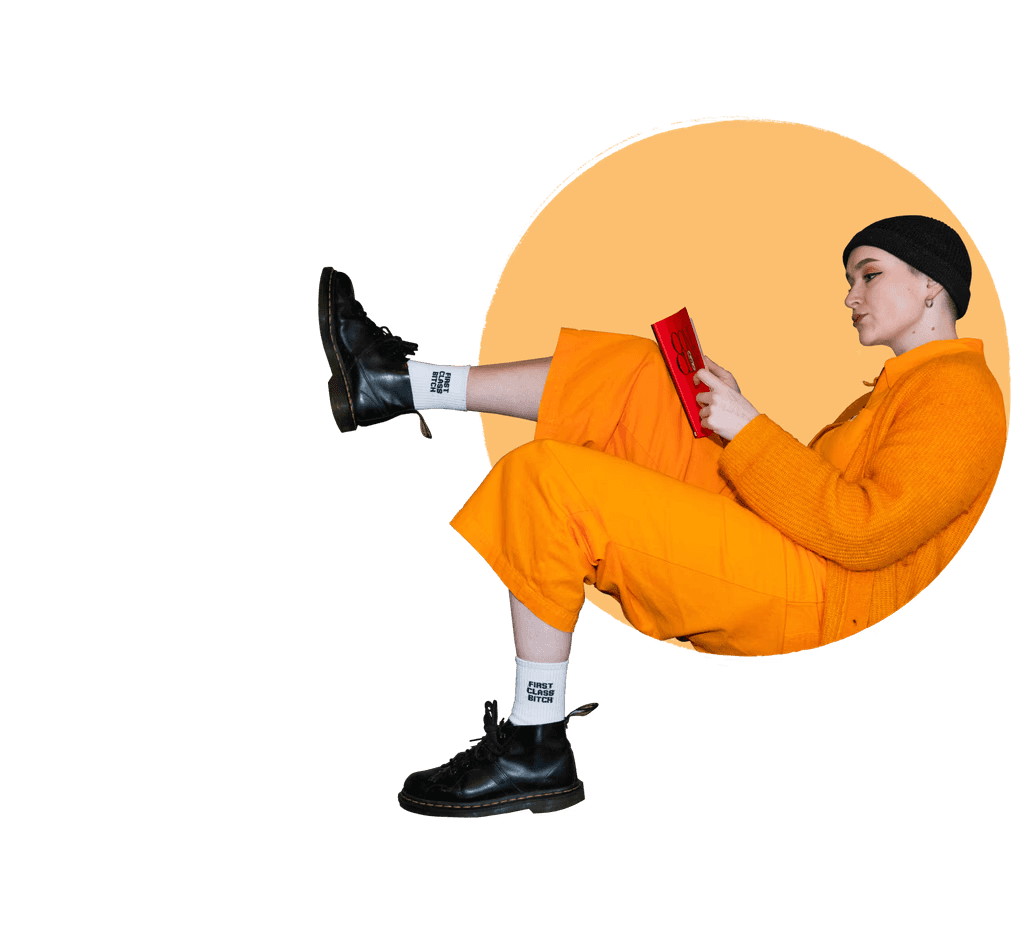 Grafikk av Kristin Skårdal som leser en bok, ikledd oransje klær på blek-oransj bakgrunn