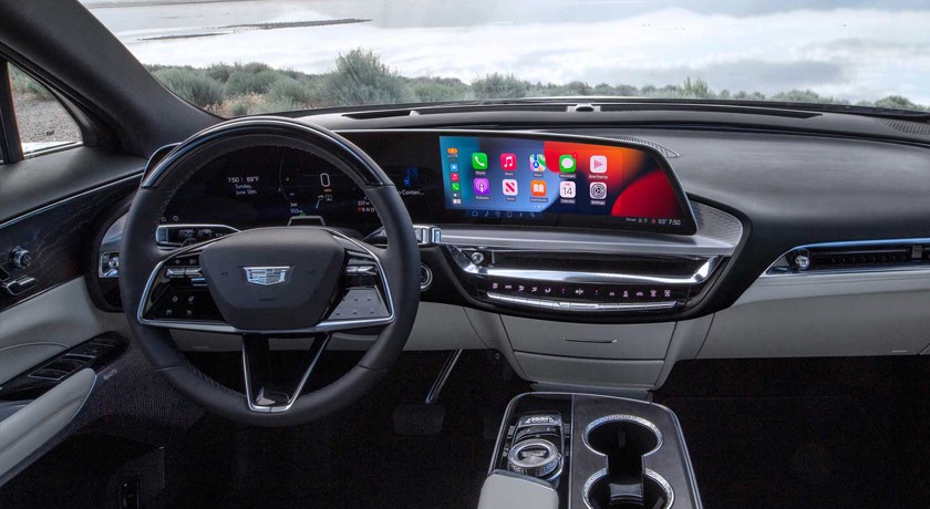 cadillac-lyriq-interior-carplay