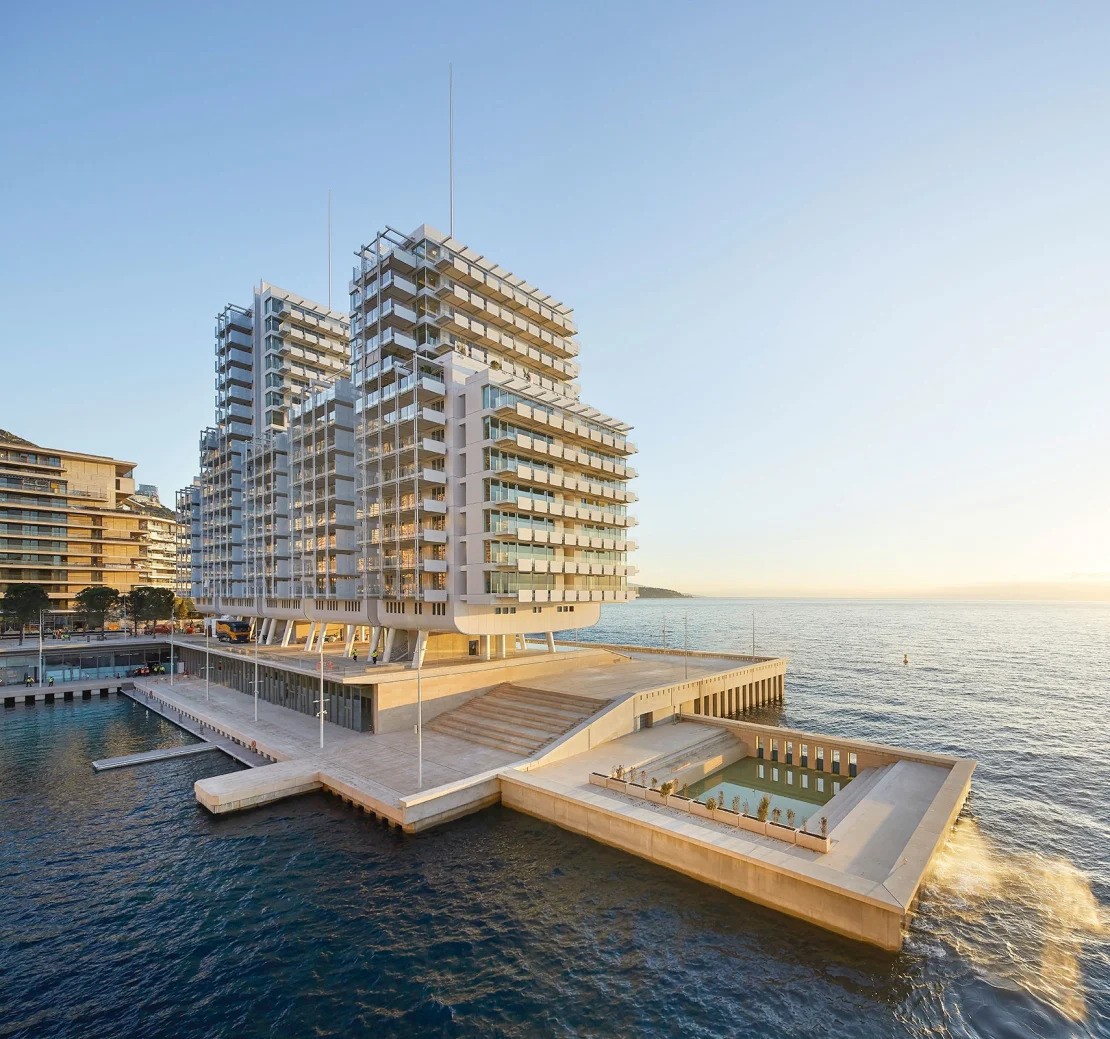 Villa d'exception avec piscine à débordement et héliport privé surplombant la baie de Monaco