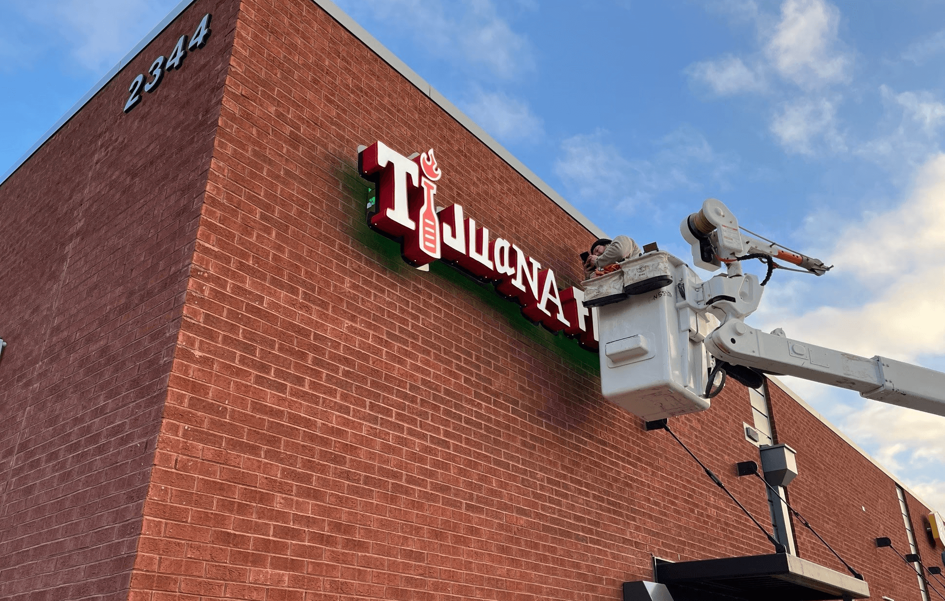 Dynamic picture of a cyclist riding downhill