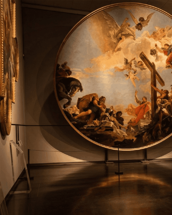 Декоративный медальон с аллегорической фигурой в золотом орнаменте, Галерея Академии