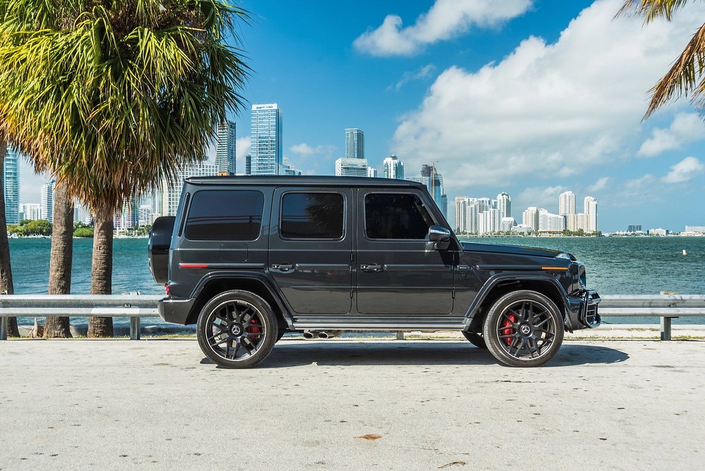Mercedes-Benz G63 Black on Red