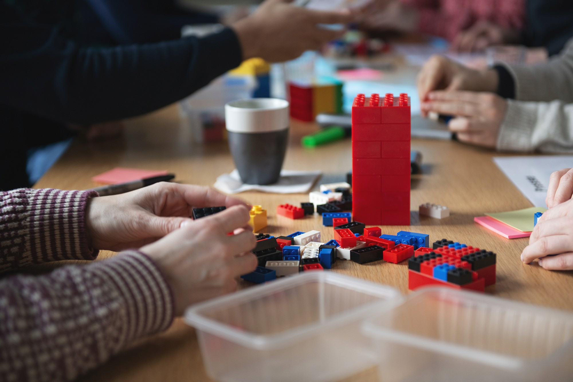 Workshop metoder ved bruk av lego. Legoklosser på et bord.