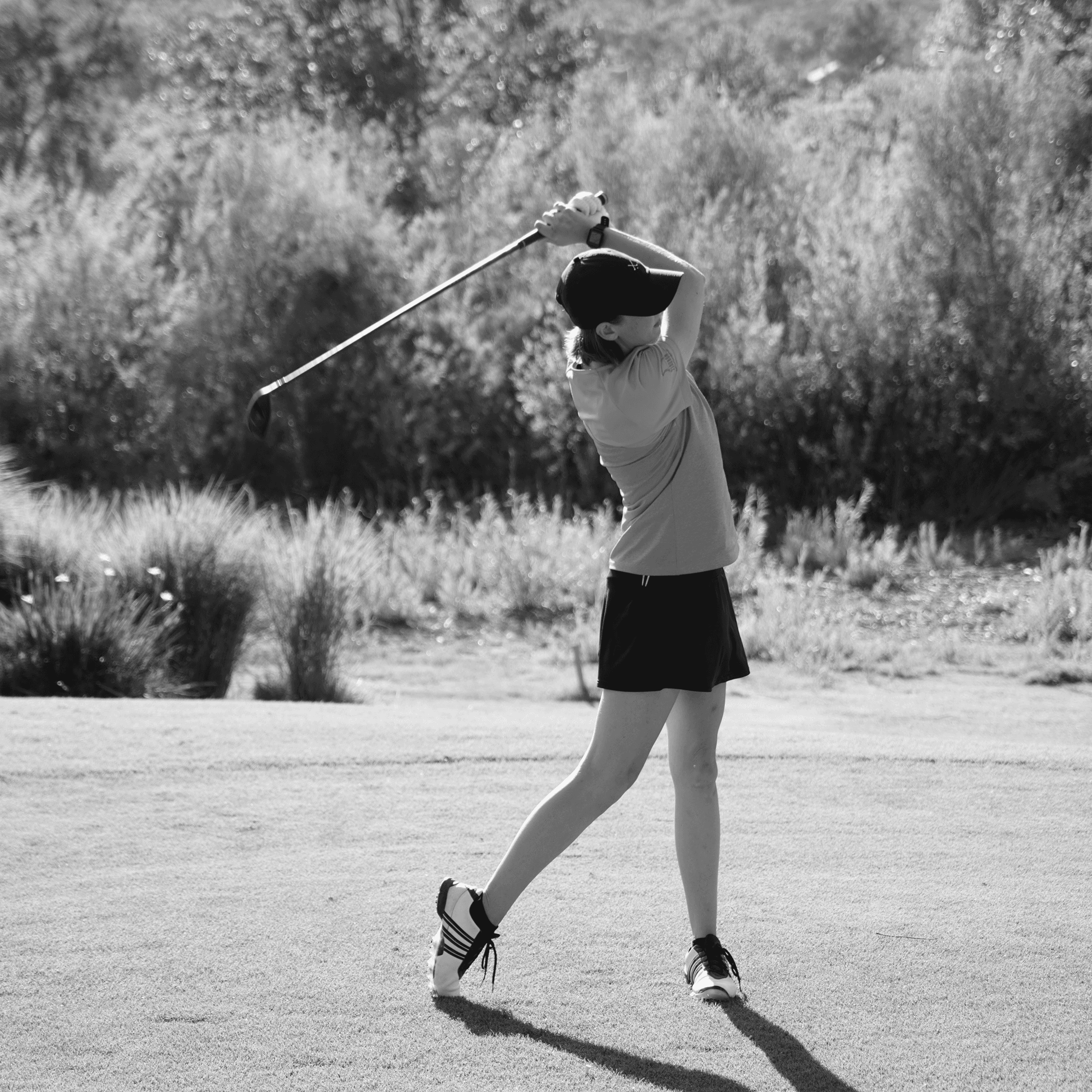 a person with the hands on the chin