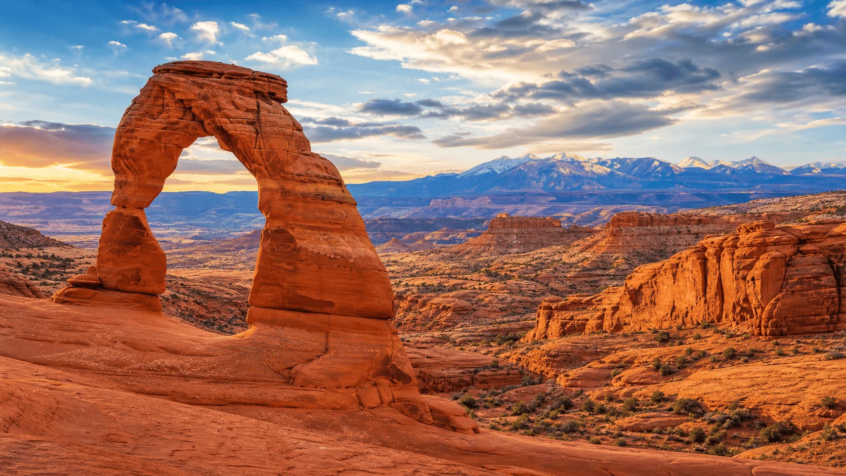 Desert landscape with rock formations and mountains in Utah