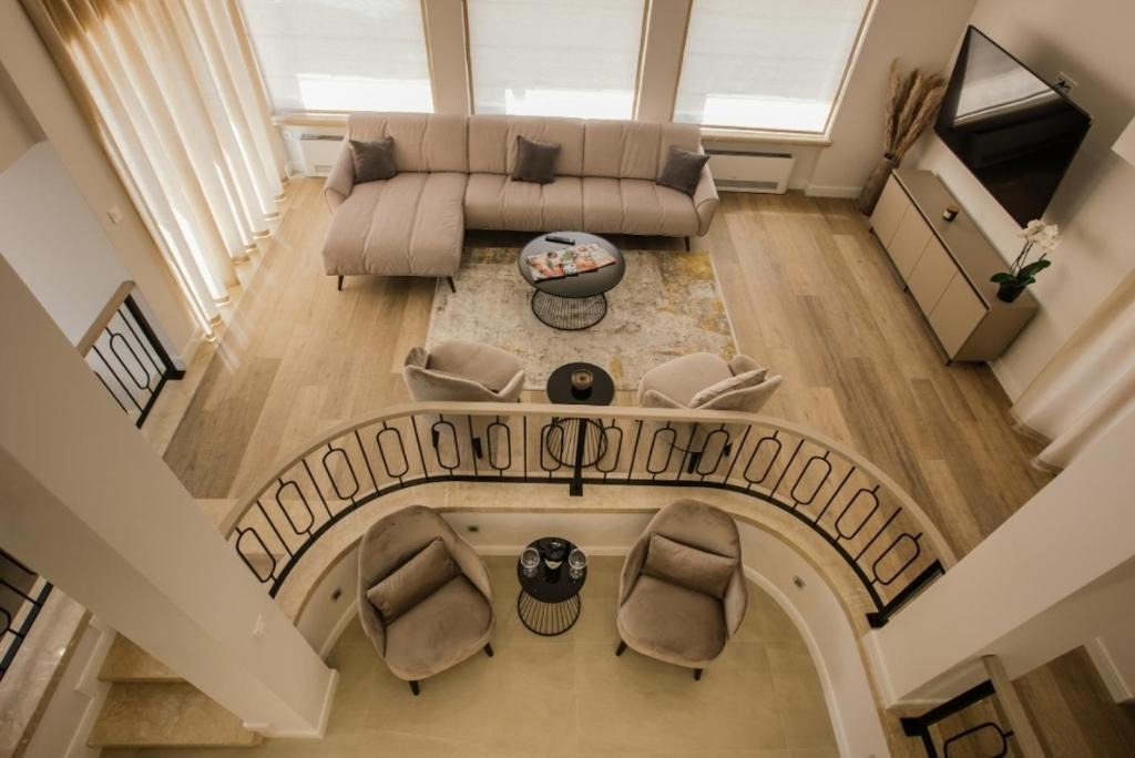 Commercial mall architecture