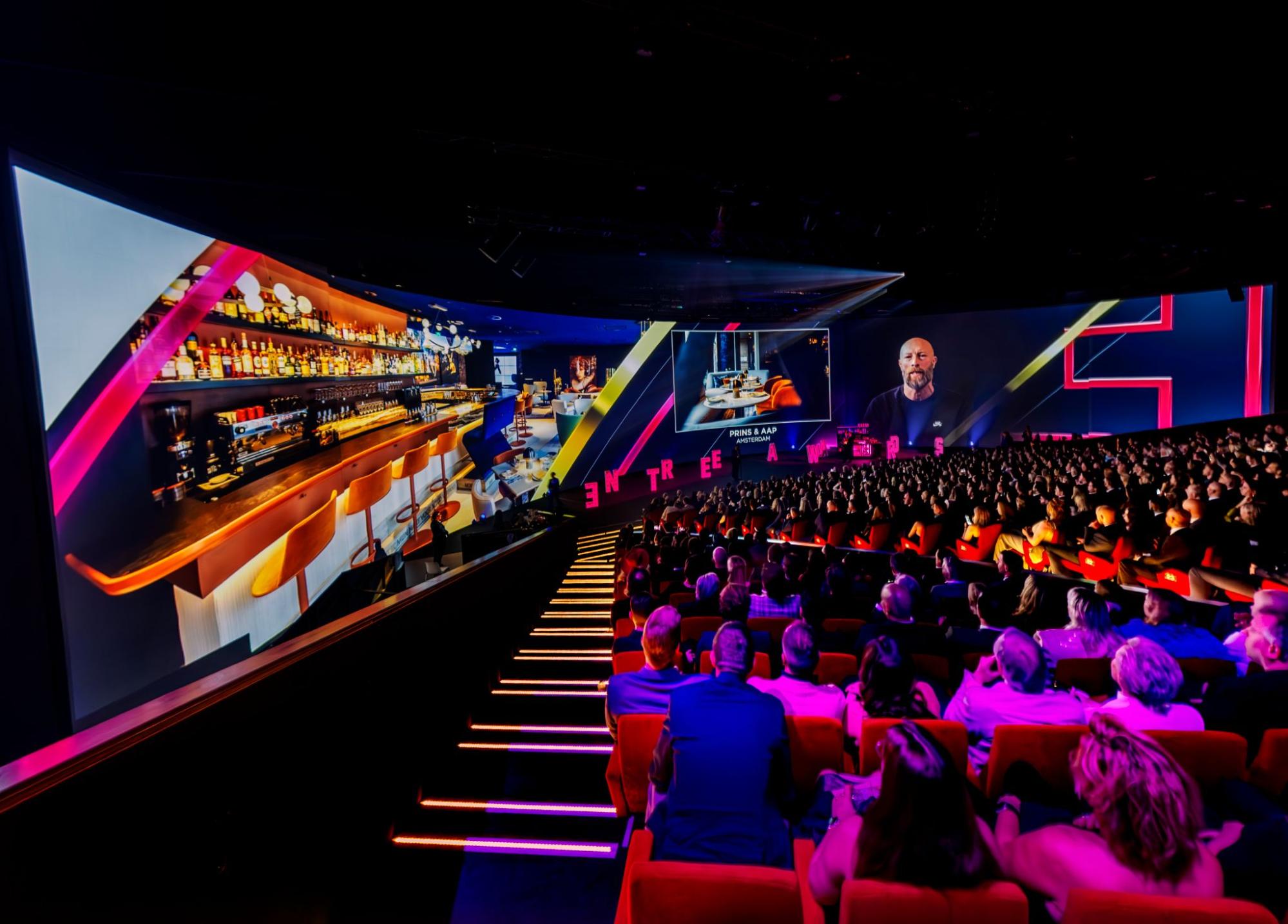 Foto van volle Theaterzaal