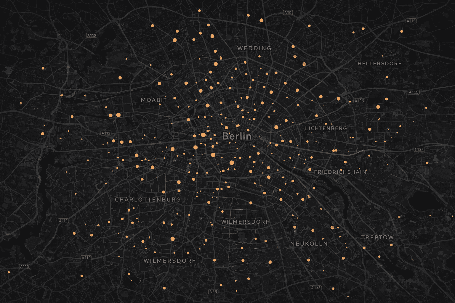 Dunkle Berlin-Karte mit verteilten Lichtpunkten als Symbol für Infrastruktur, Vernetzung und Resilienz
