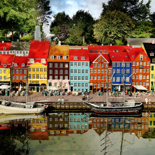 デンマーク、ビルンのレゴランド®：ビルンでの2日間チケット