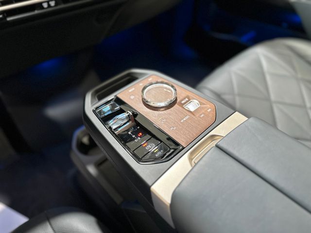 BMW iX 2022 WHITE Gebrauchtwagen - Galeriebild 23