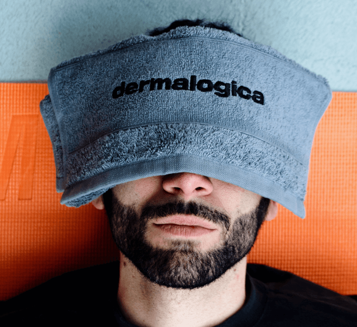 speaker with a half white half green background