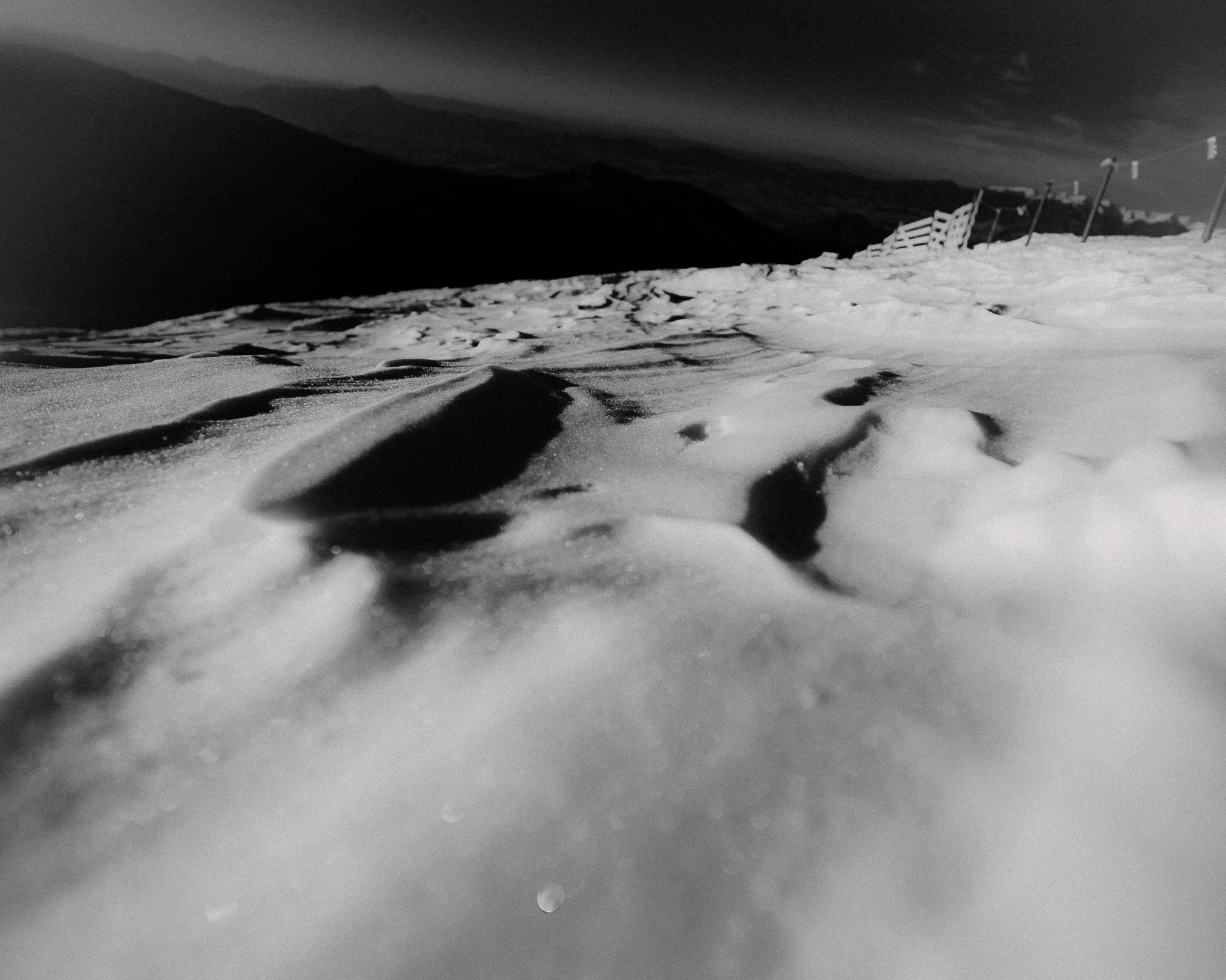 picture of a windy snow texture.