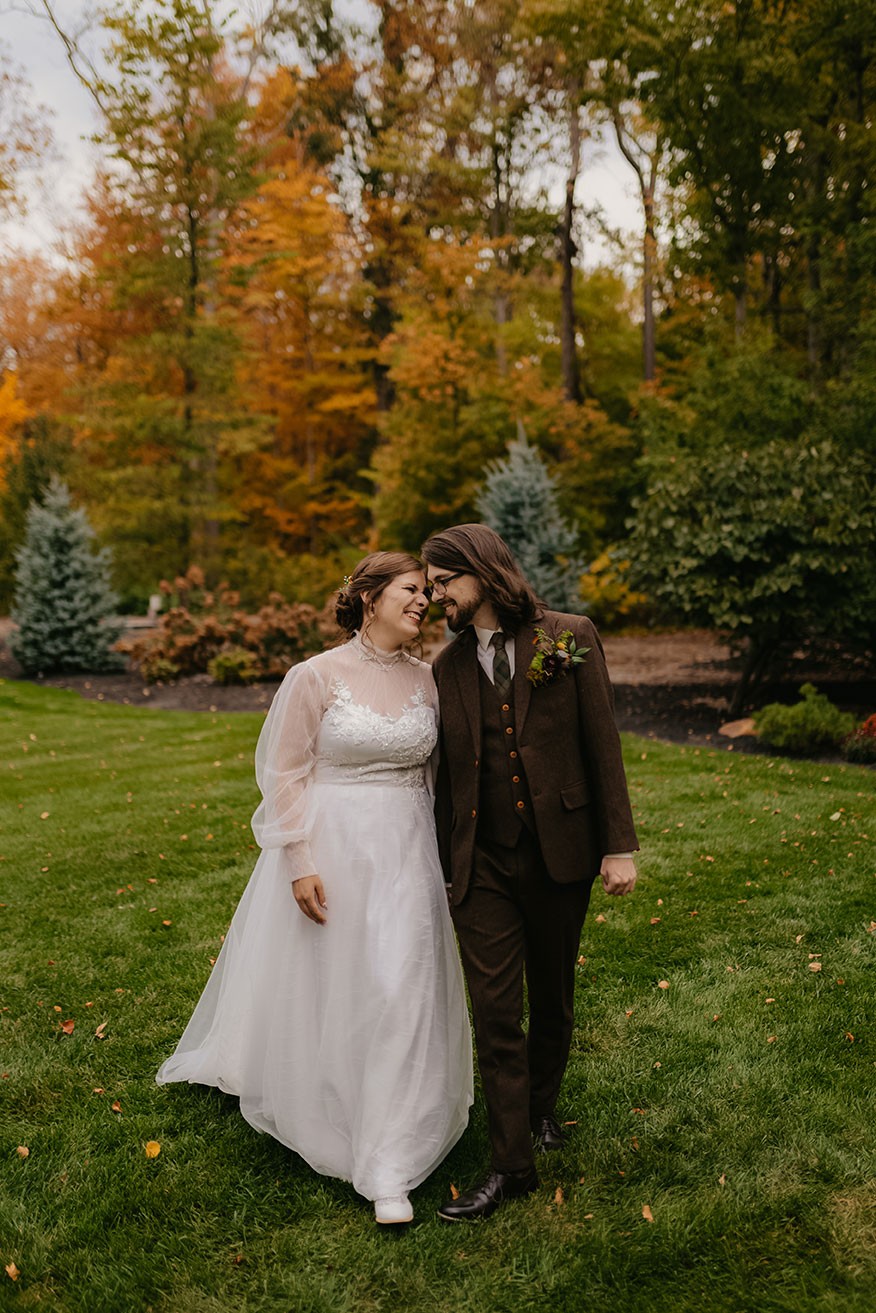 Couple at Bay Horse Inn walkting head to head