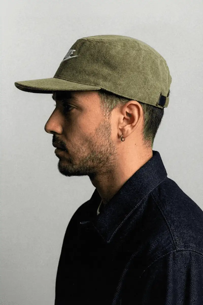 Portrait photo of Daron