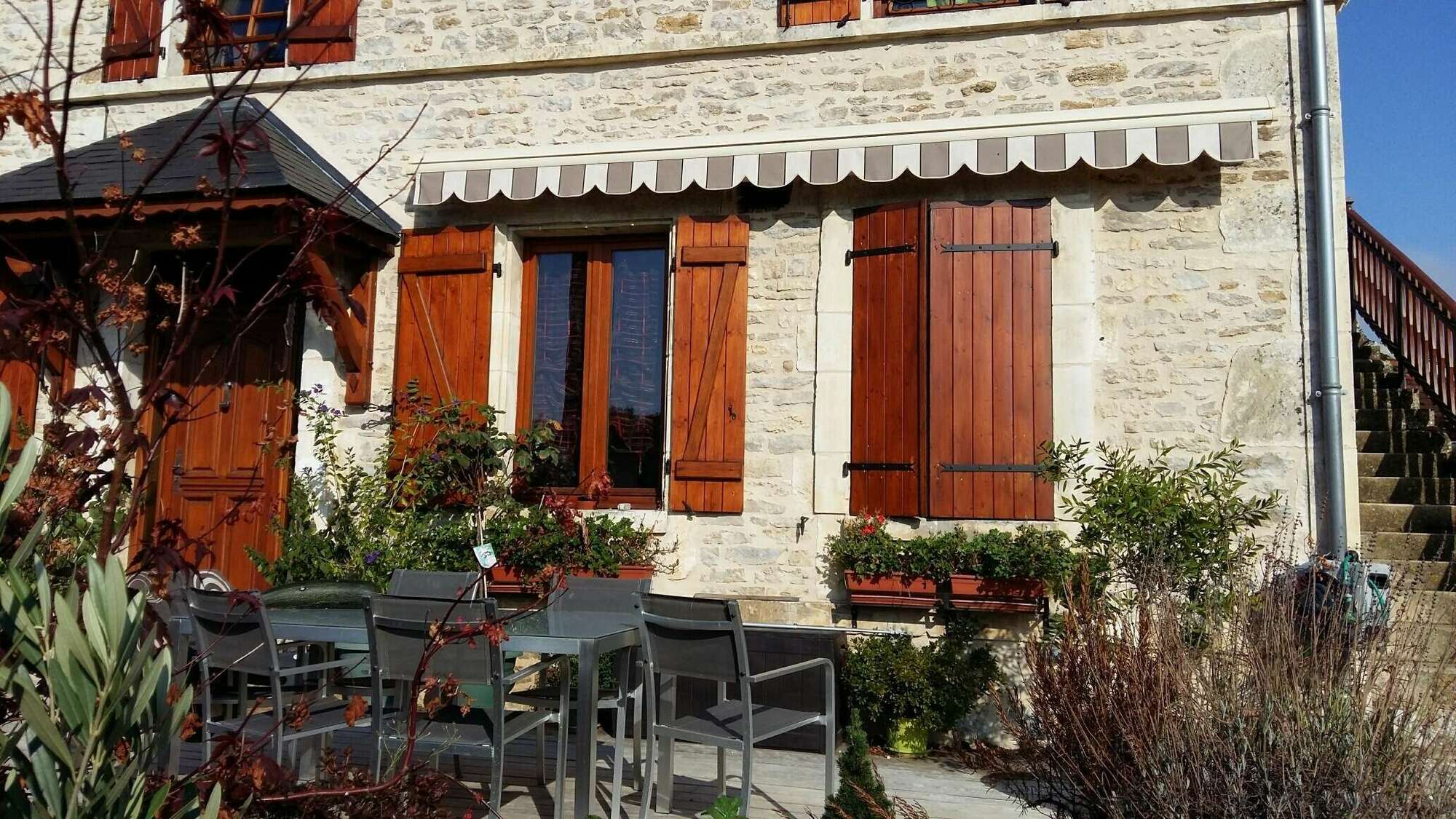 Installation de fenêtres et volets battants en bois dans l'Yonne