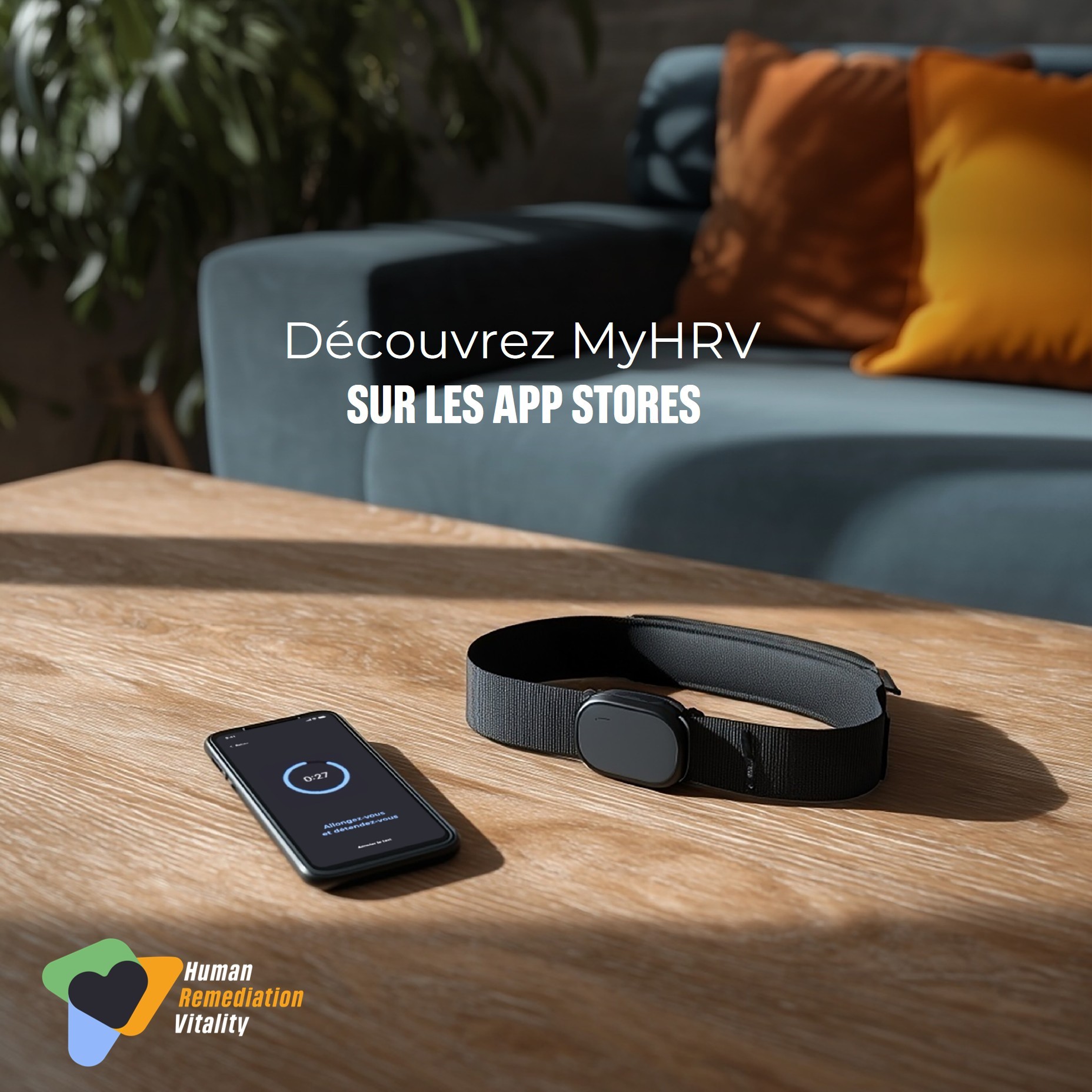 Image de Laurent Schmitt souriant devant des son bureau