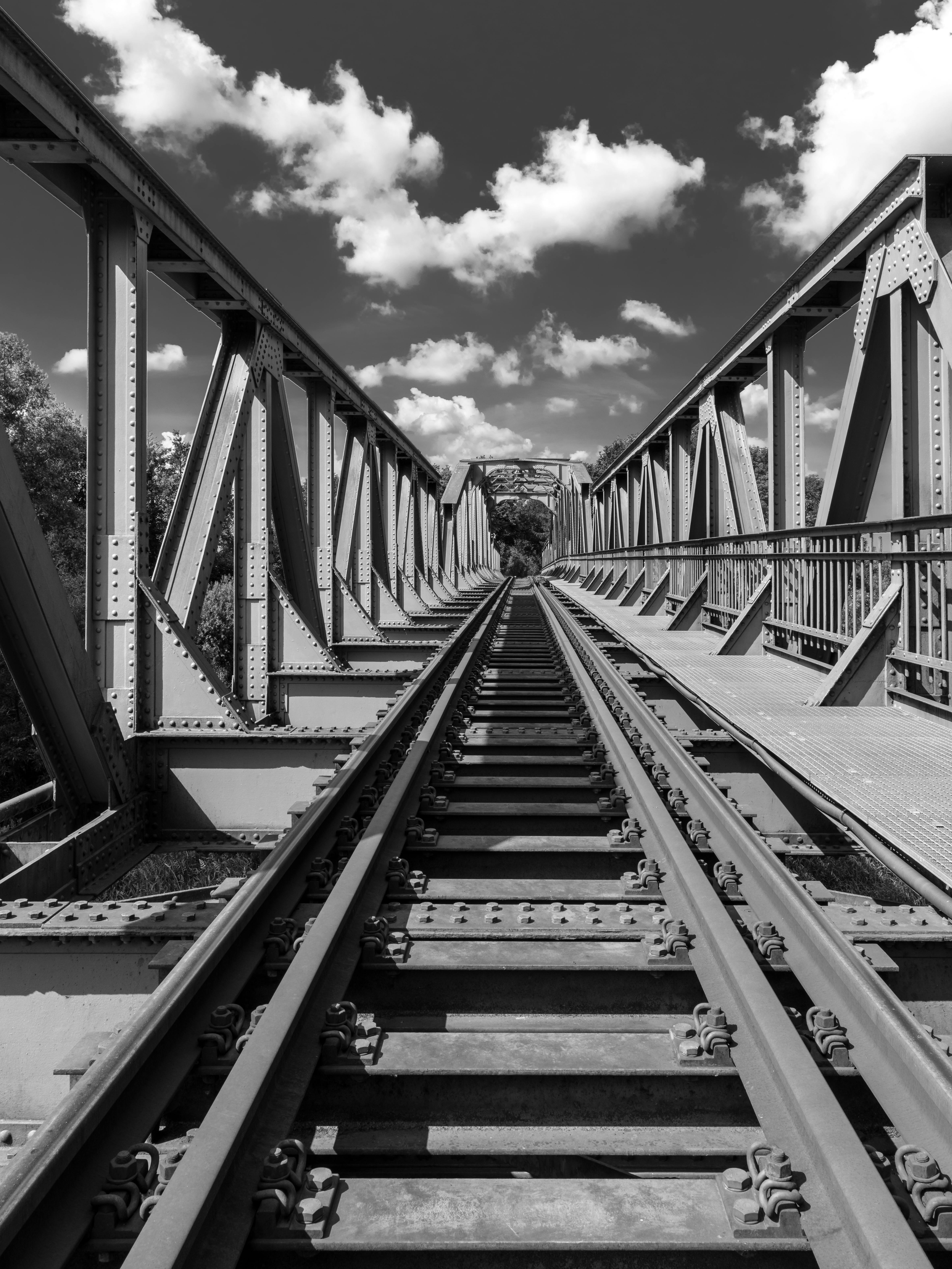 Photo by Wolfgang Weiser: https://www.pexels.com/photo/brucken-bridges-27559696/