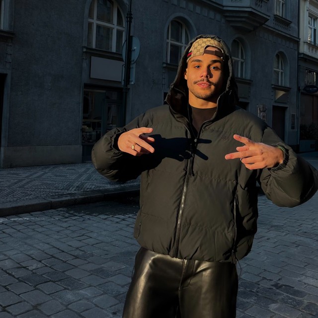 Cover singlu Den a noc od KOJO