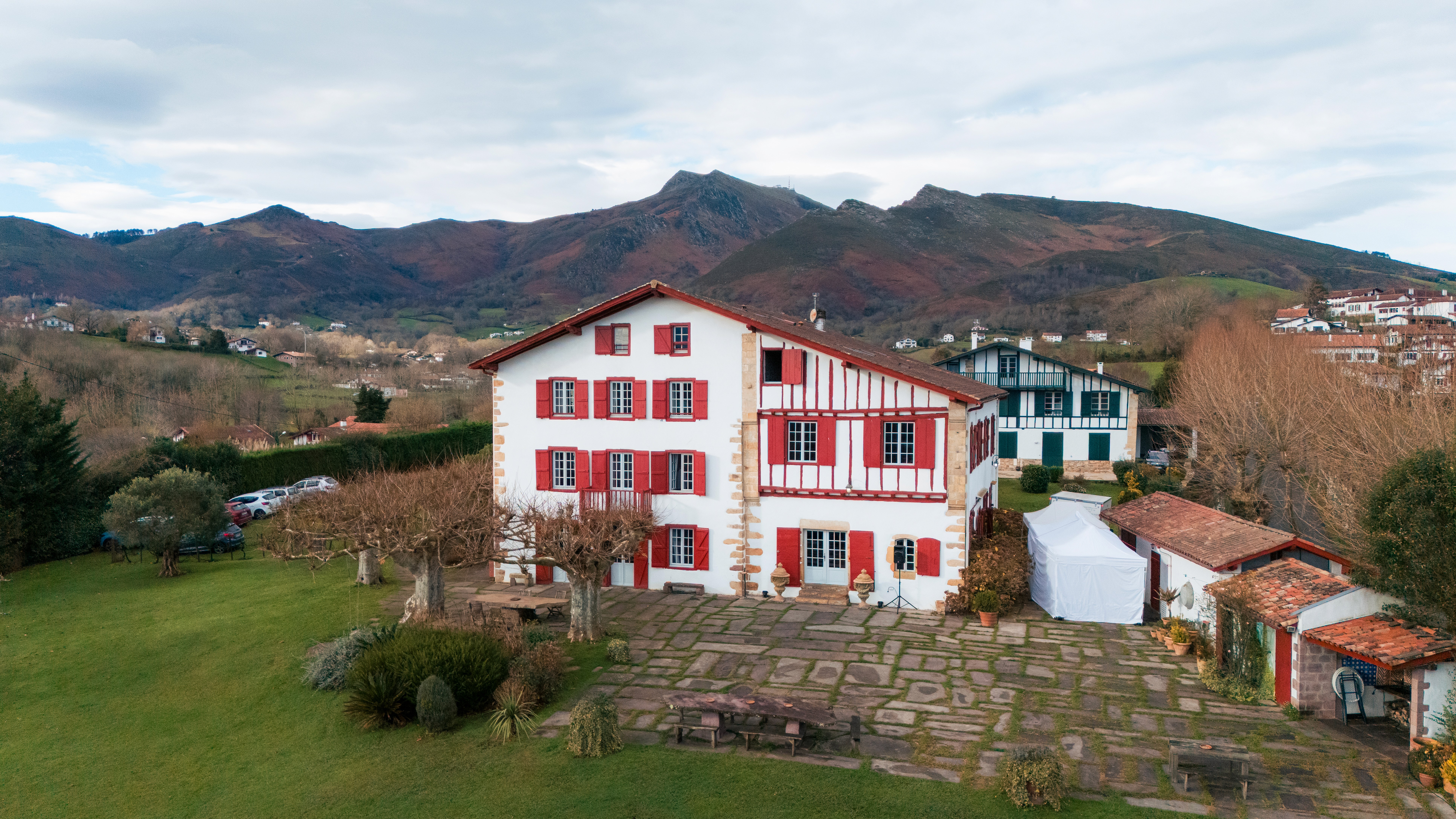 mariage domaine au milieu des fougères a sare au pays basque