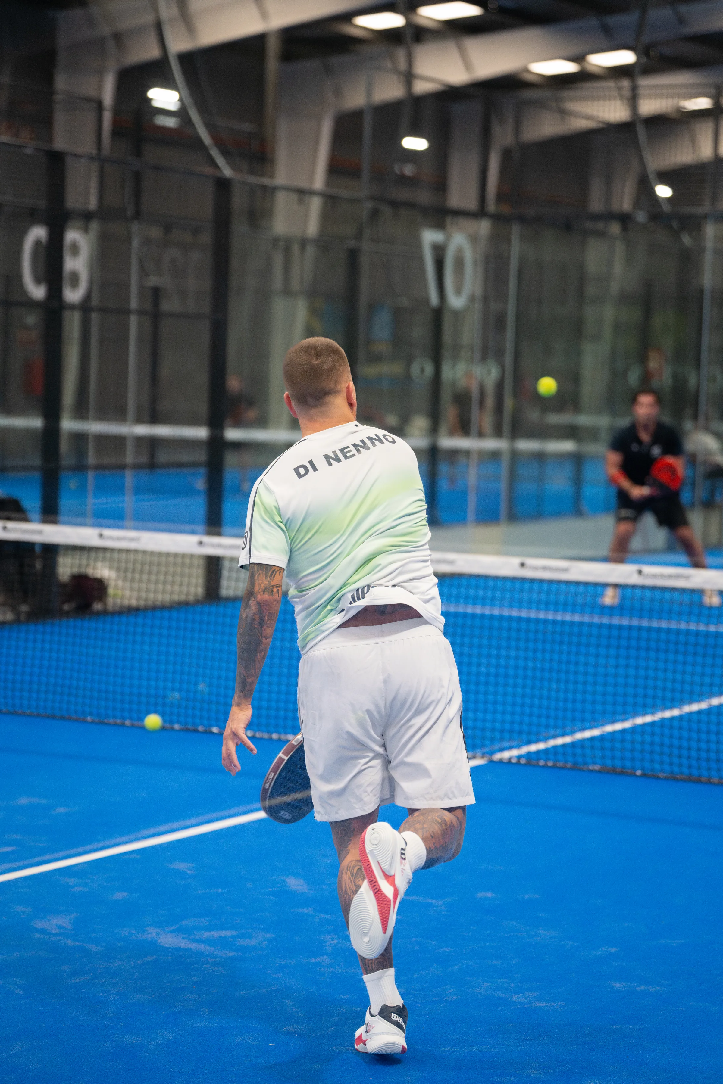 Jugadores del Oysho Smash Padel Open cruzando al cristal lateral, Pro Padel Gavà 2026, Nolan Pardo