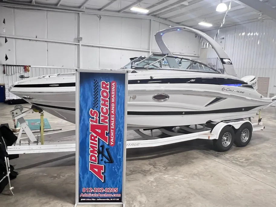 2020 Crownline E255 XS exterior