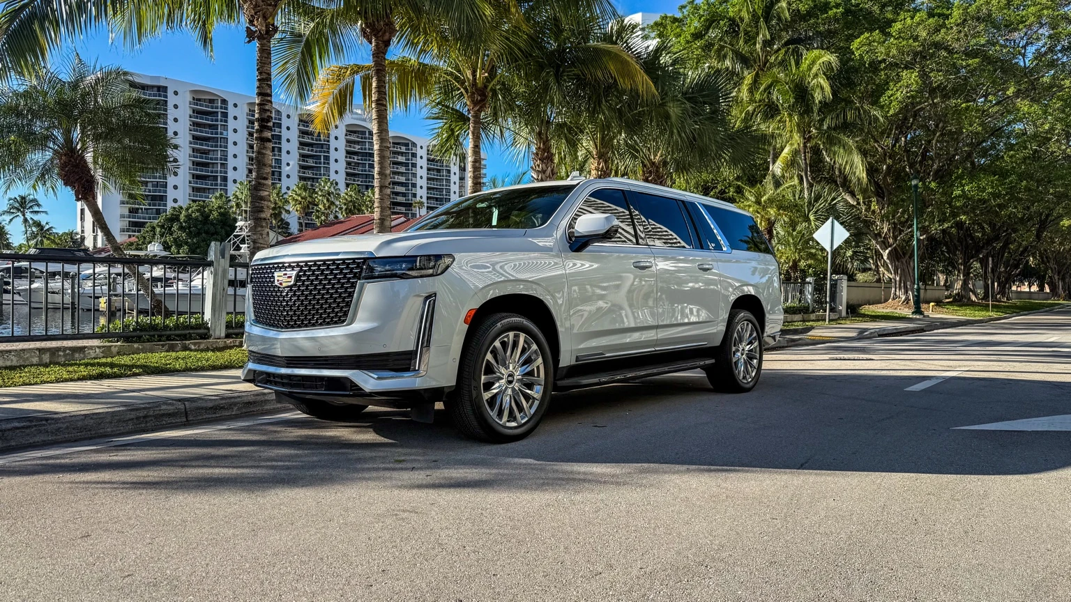 Cadillac Escalade ESV, alternate front three-quarter view