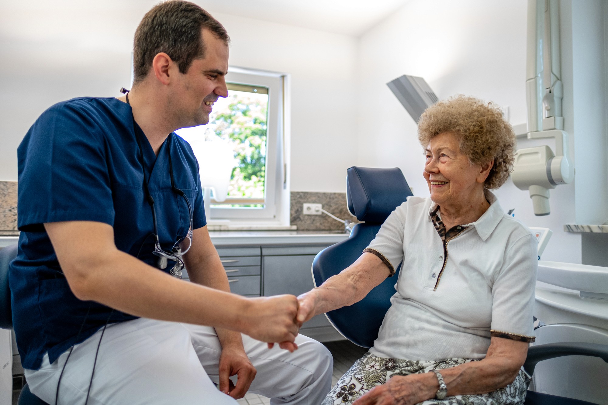 Wie lange halten Ihre Zahnimplantate?