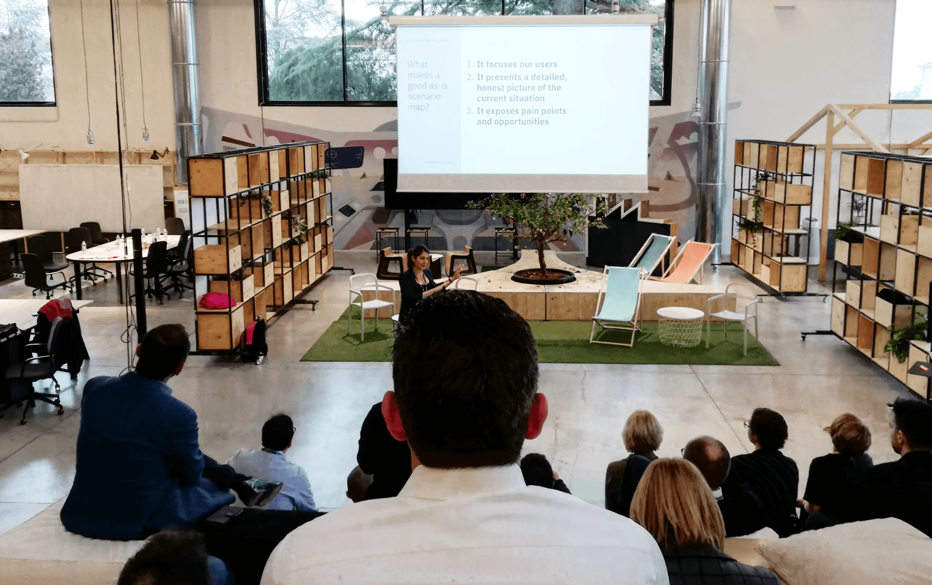 Presentazione finale dei risultati a stakeholder in un ambiente informale e aperto