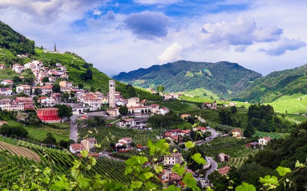 Proseccoveien går gjennom Valdobbiadene i Italia | Expa Travel