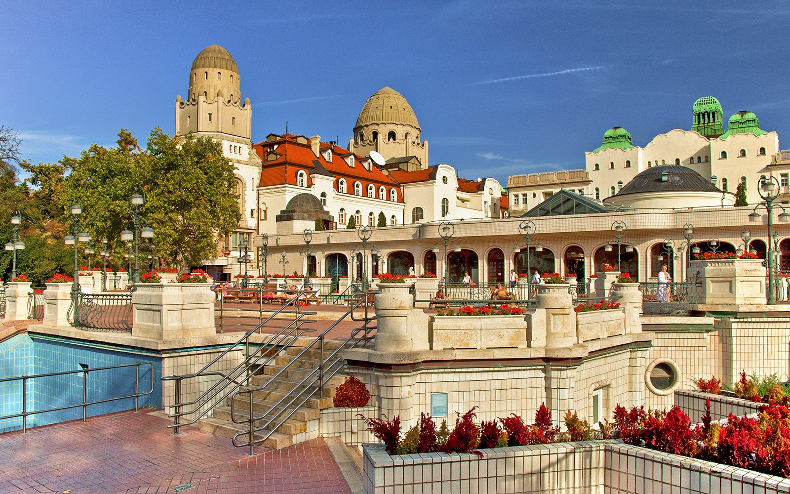 Gellert hitaböðin með skrauthýsi í Búdapest.