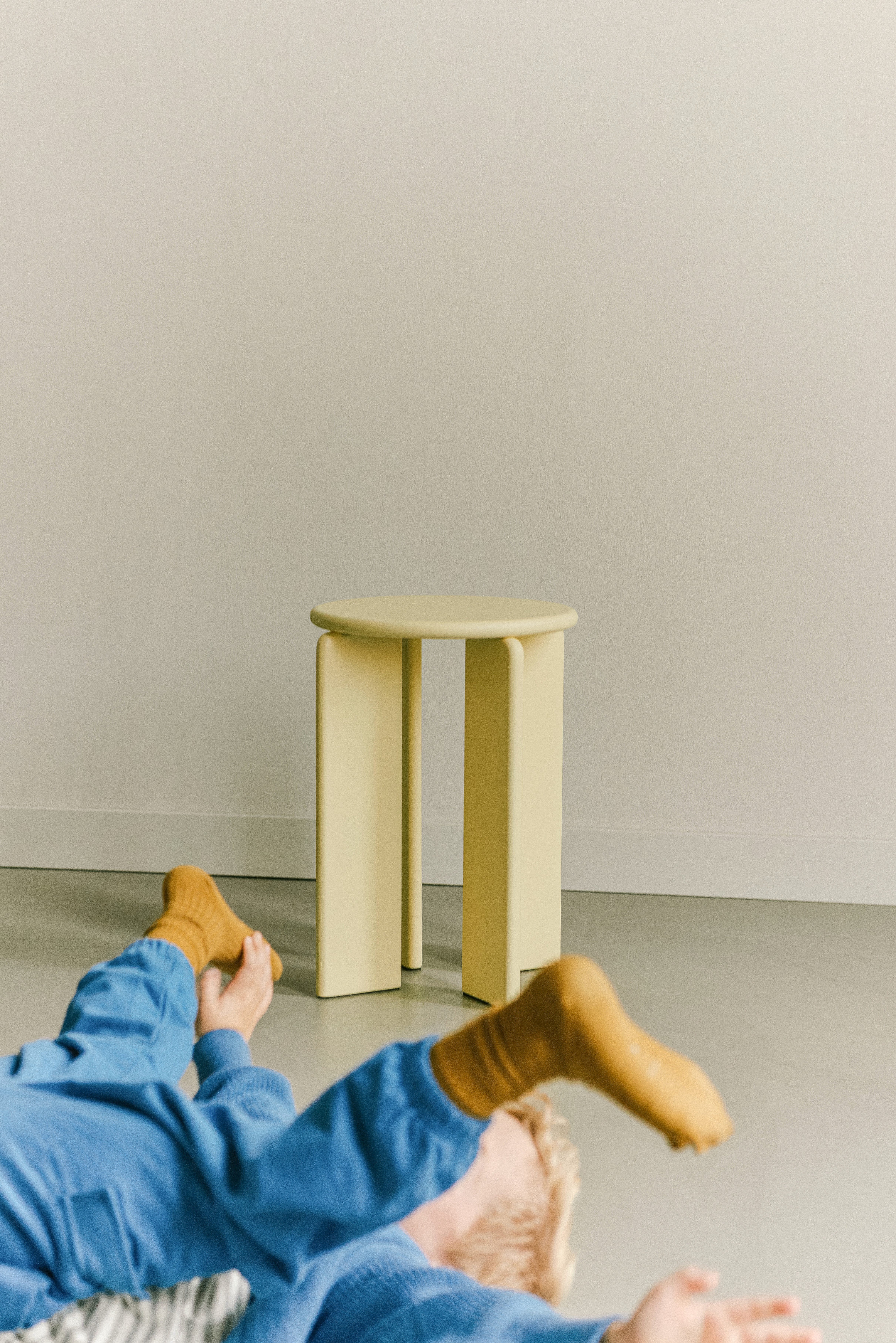 Studio Henk Soft yellow kruk