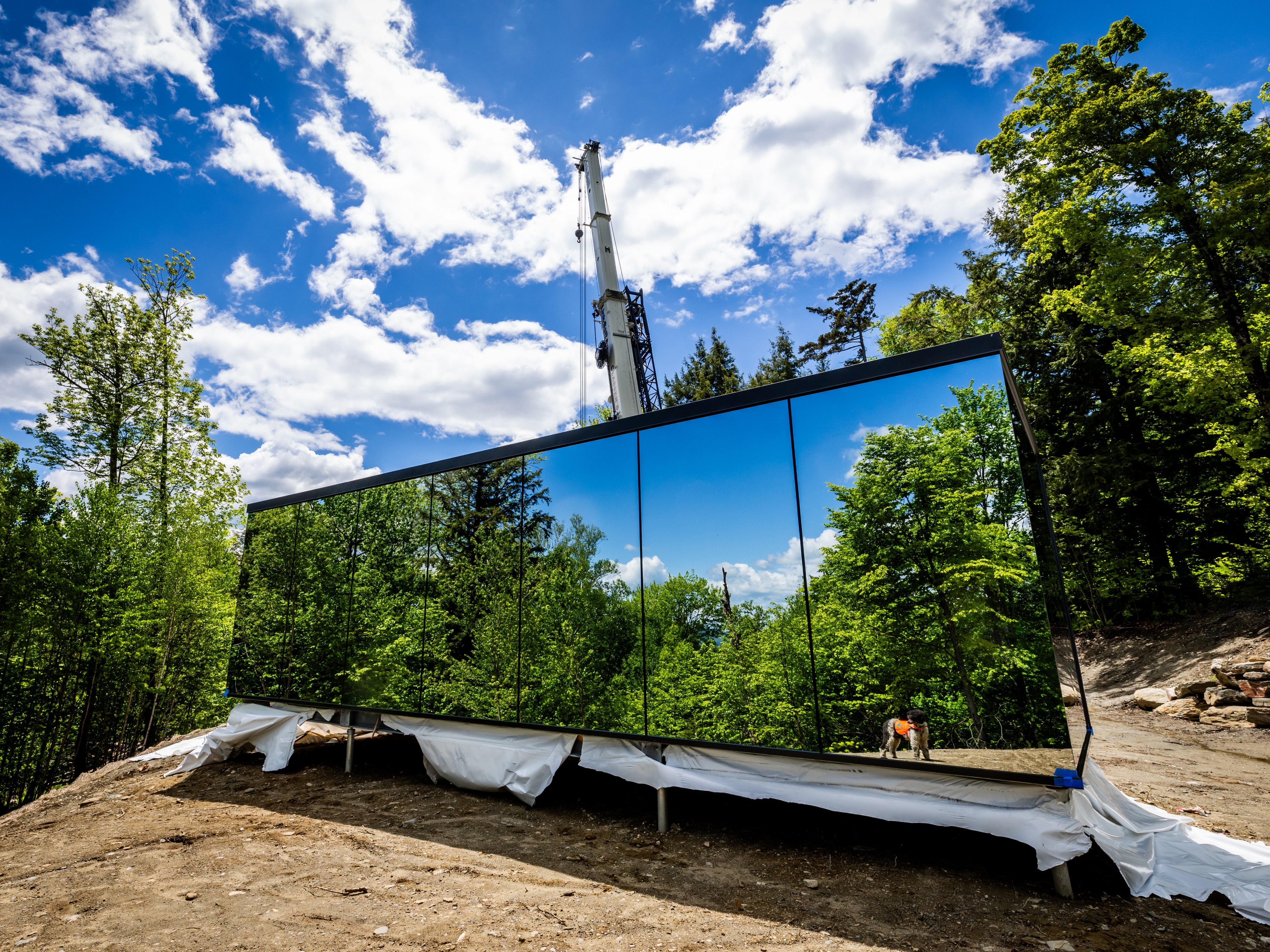 Mirrored cabin being installed on delivery day