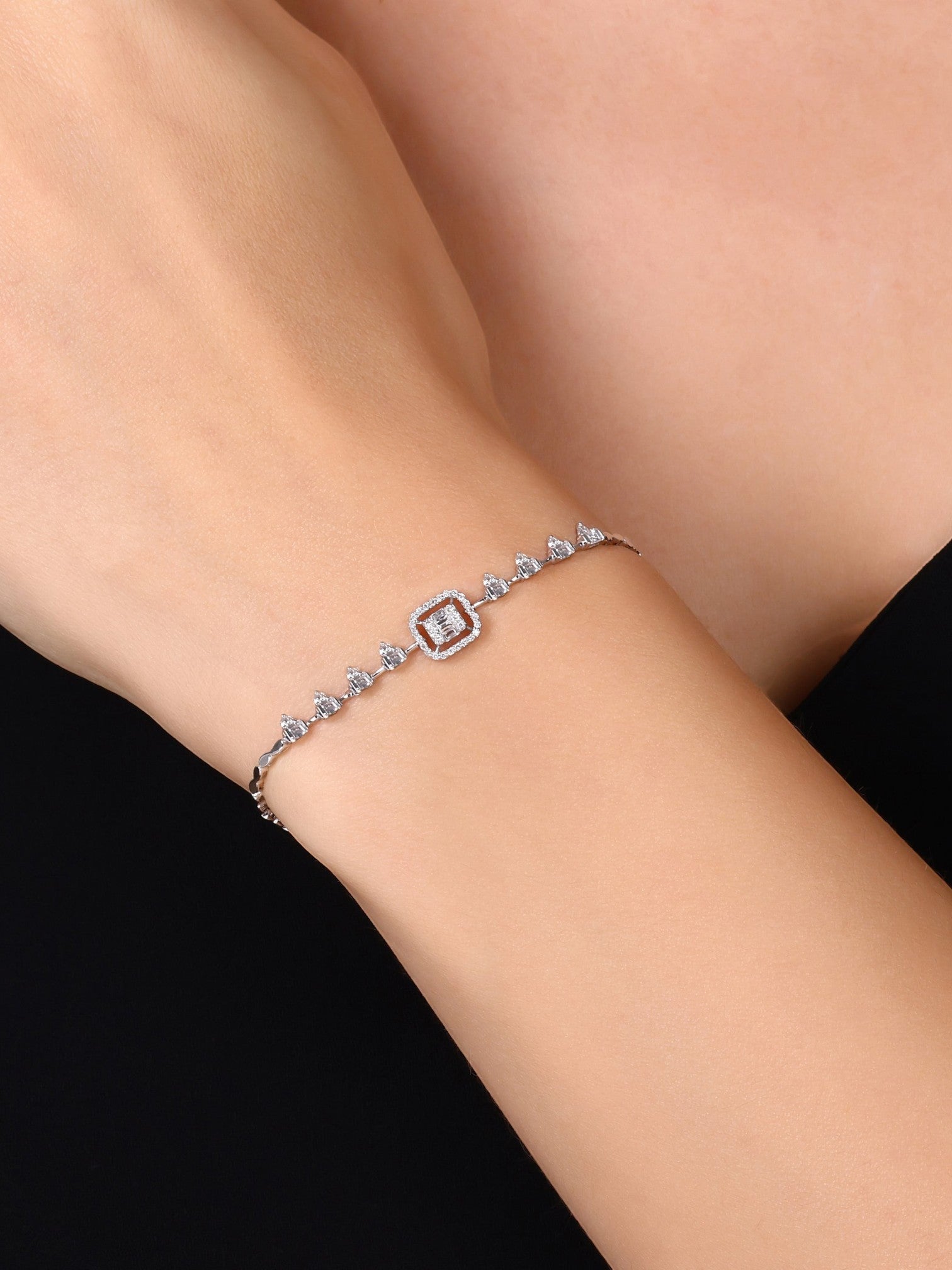 Assos 0.39 Karat Baget Taşlı Pırlanta 14 Ayar Altın Bileklik