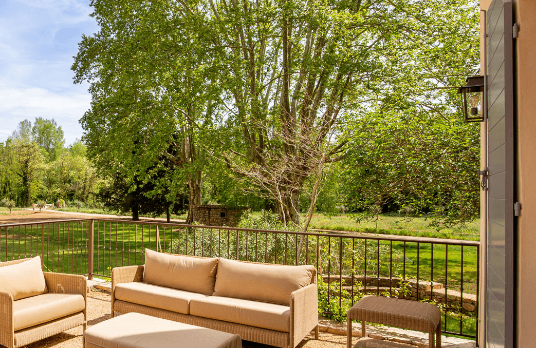 jardin d'été dans la provence verte