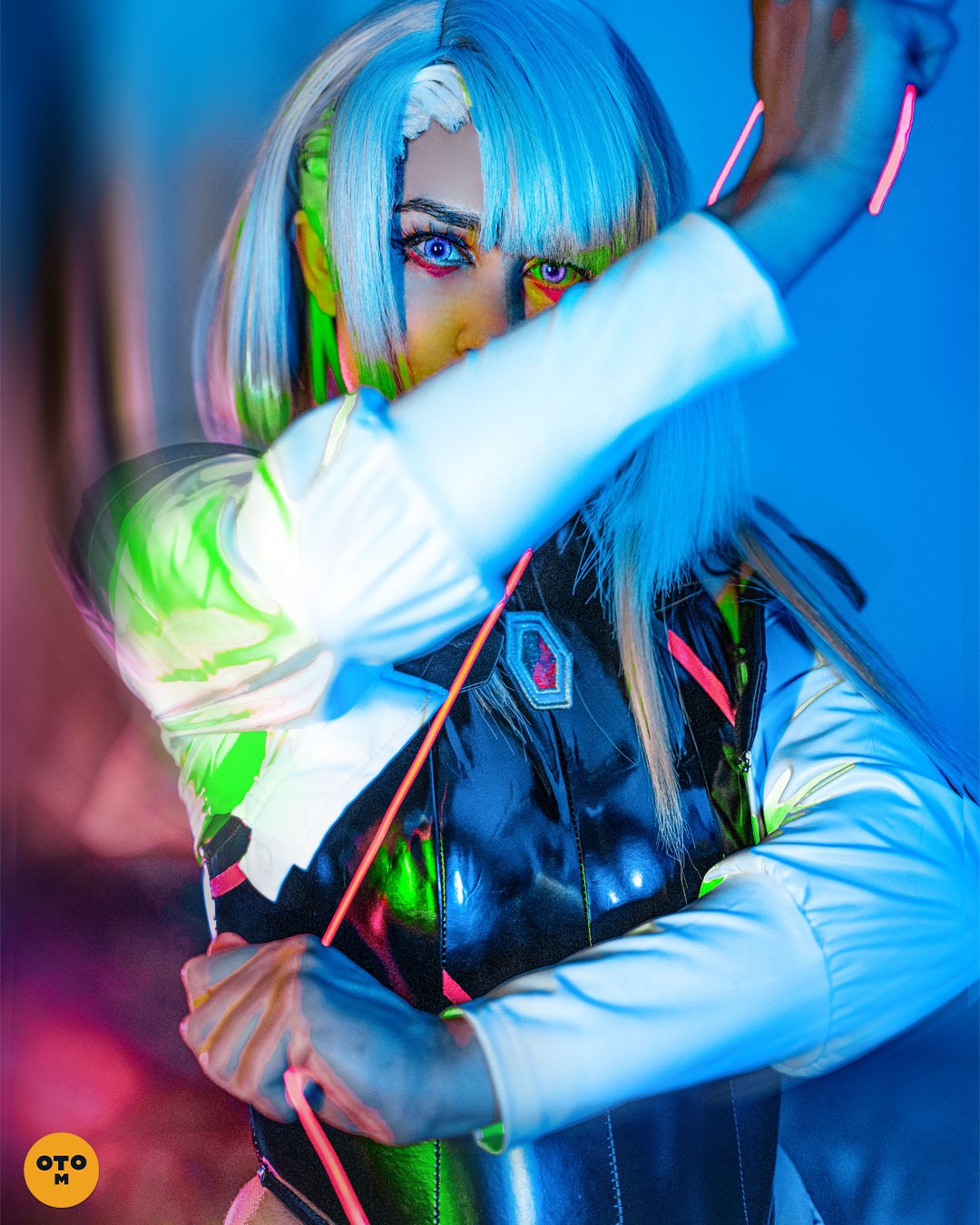 Neon photoshoot, cyberpunk girl cosplay. @otrominuto photography