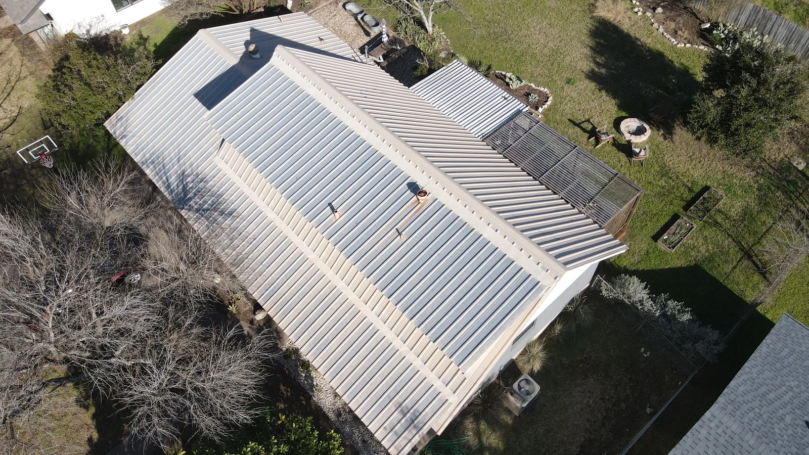 Before replacement: earlier roofing on the same home.