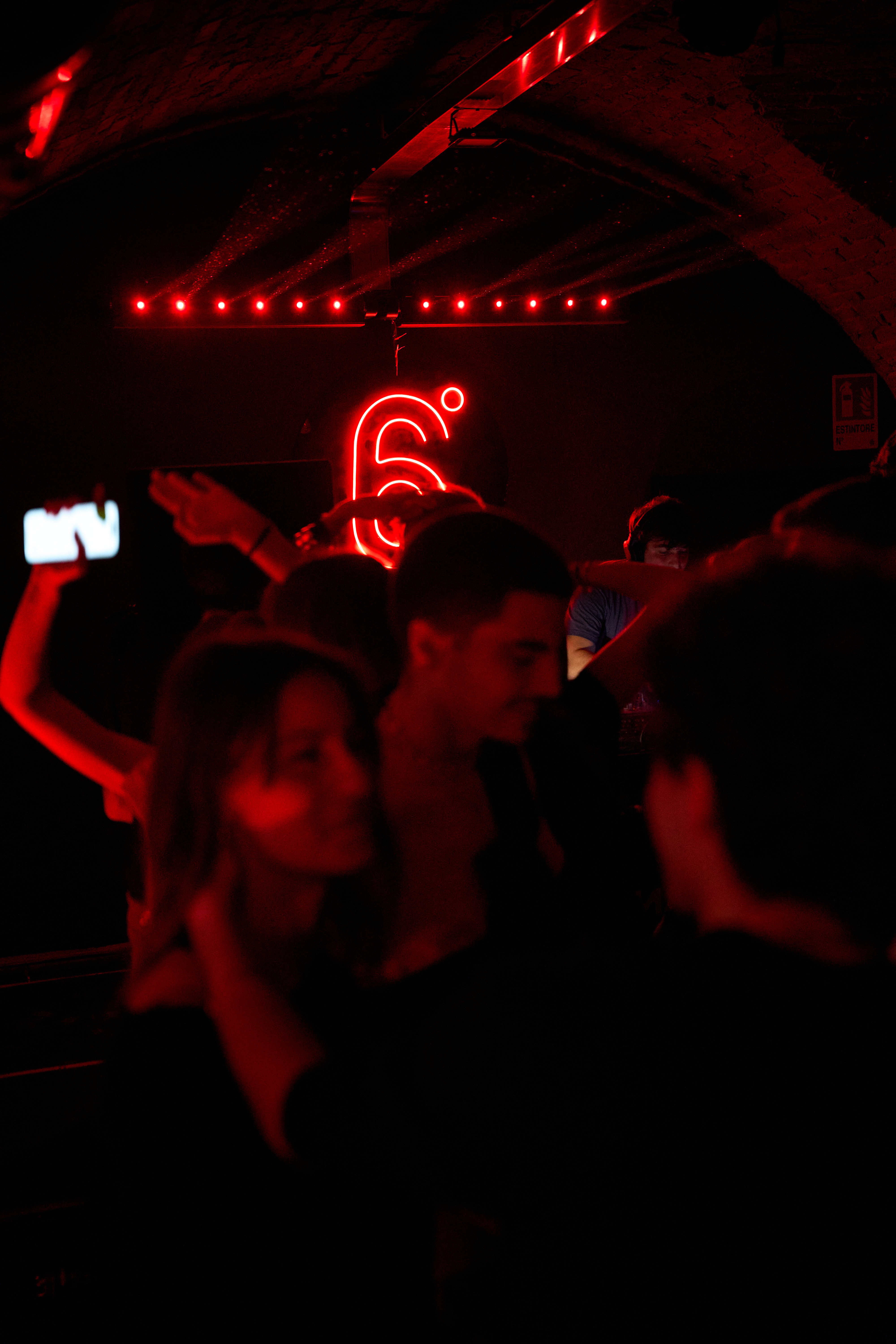 DJ Set Live di Digma Music  Digma Music porta nei nostri DJ set live Torino una miscela di sonorità elettroniche e influenze creative, creando performance dinamiche e immersive. Ogni sua esibizione negli eventi Torino firmati Sestopiano Torino è un momento di forte identità sonora e presenza scenica.  La partecipazione di Digma Music ai Sestopiano eventi lo inserisce tra gli artisti Torino più interessanti della scena contemporanea della musica elettronica Torino. Visita la sua pagina ufficiale sul sito di Sestopiano per scoprire i suoi progetti, le date future e tutte le informazioni correlate.  Non perderti gli aggiornamenti su Instagram e altri social per i prossimi Events Turin con Digma Music.