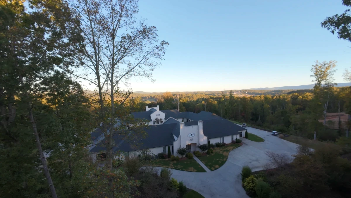 Front of Rock Creek Manor