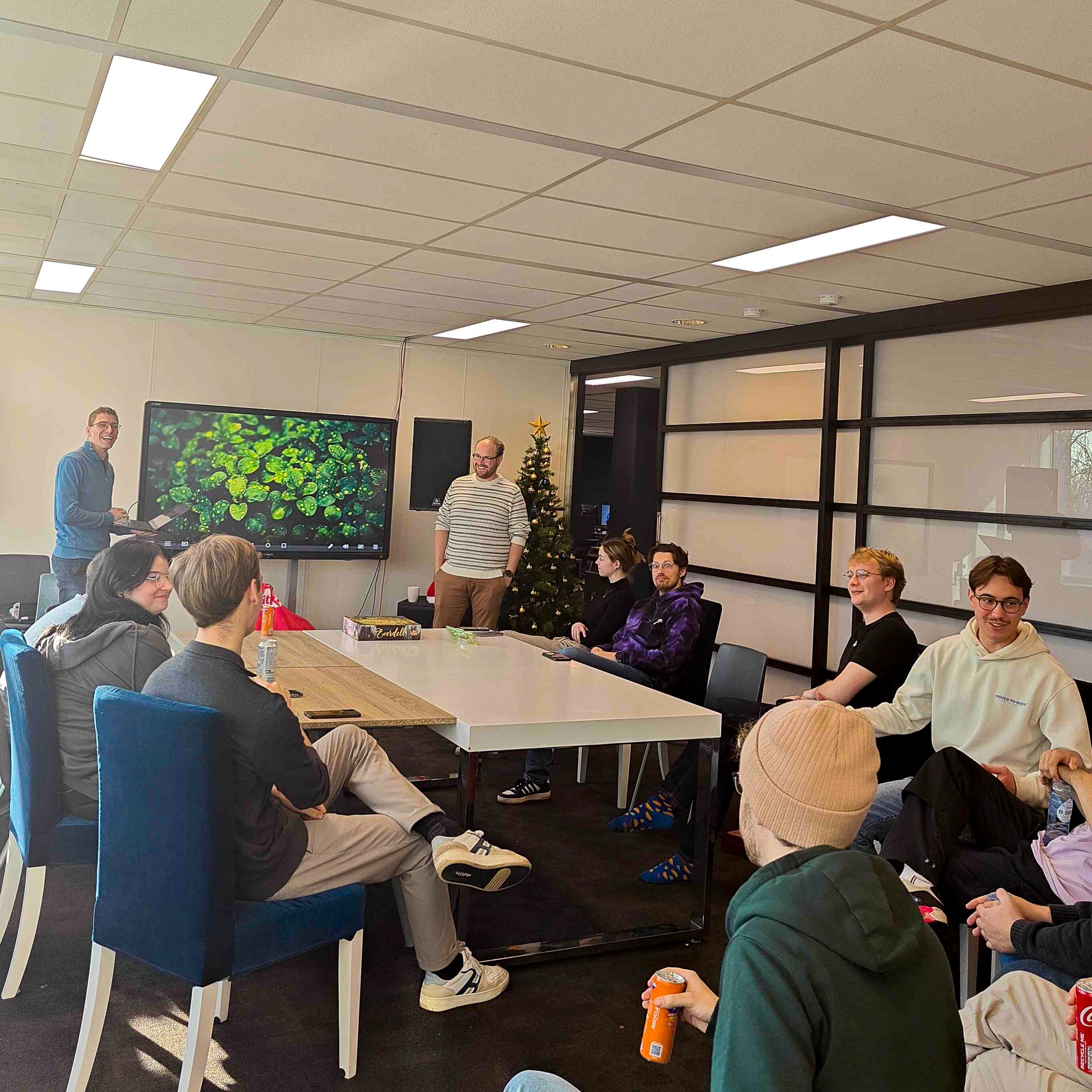 2 personen die star wars nadoen