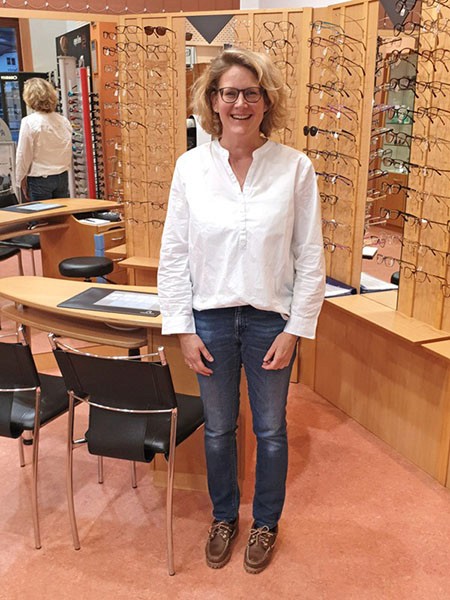 Elisabeth Rieger, Augenoptikerin bei Optic Augenblick, Expertin für Brillenanpassung und Sehkomfort