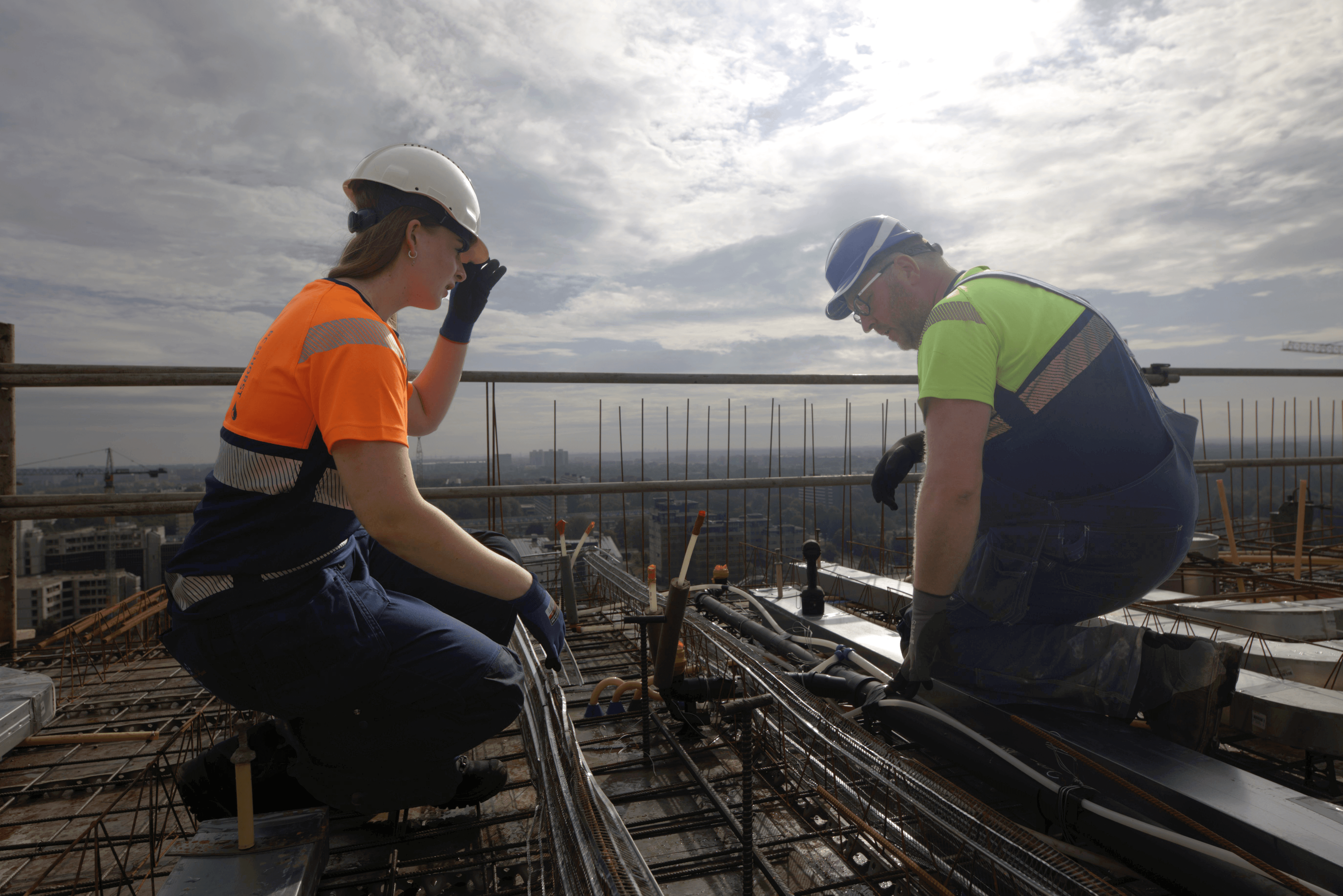 Hulpmonteur aan het werk