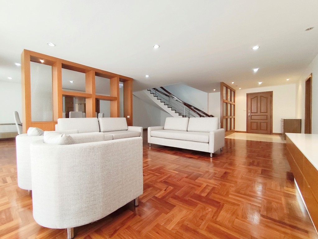 Asa Garden 3 Bedroom Duplex Brown Pet-Friendly Condo Phrom Phong 1