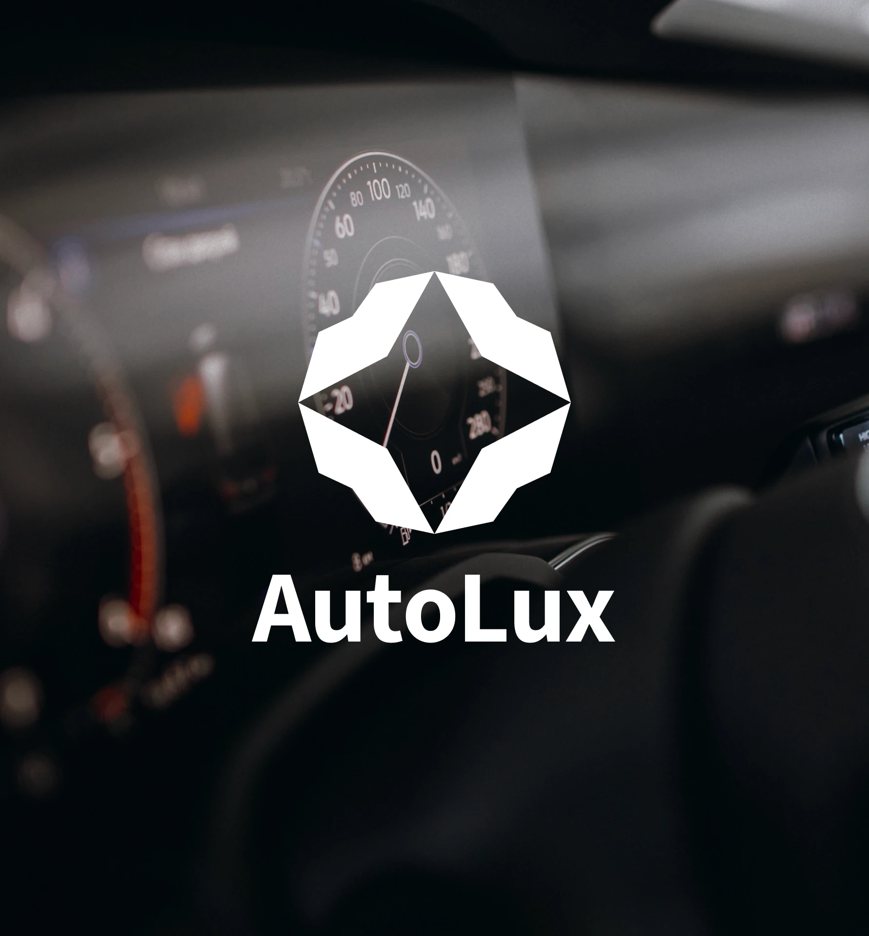 Logo AutoLux piste 1 finalisé — symbole étoile-enjoliveur facetté blanc avec vide central et logotype "AutoLux", superposé sur tableau de bord premium sombre, rebranding ClassClean vers automobile premium et achat-revente, Tartelette Concept Toulouse