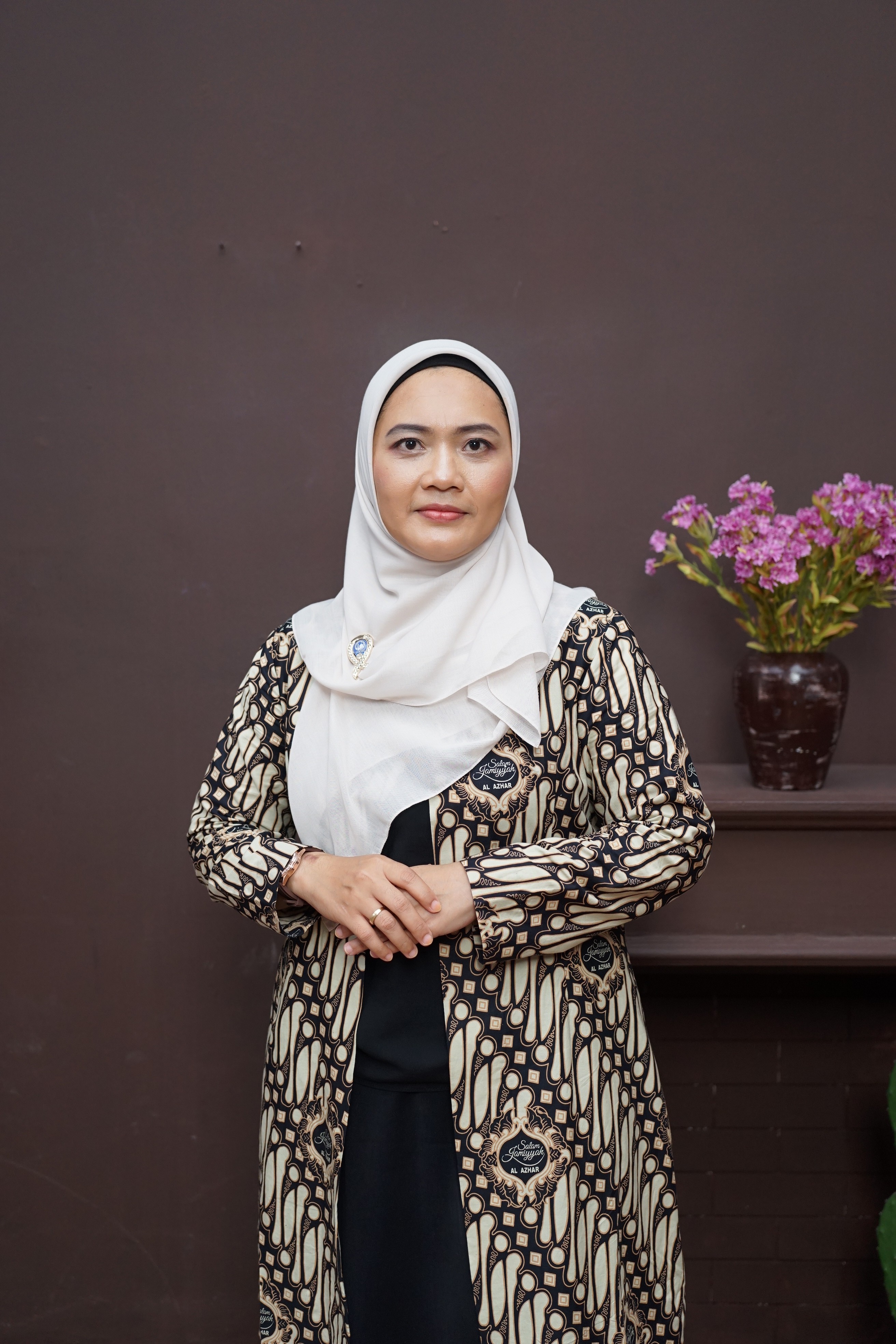 woman in black abaya