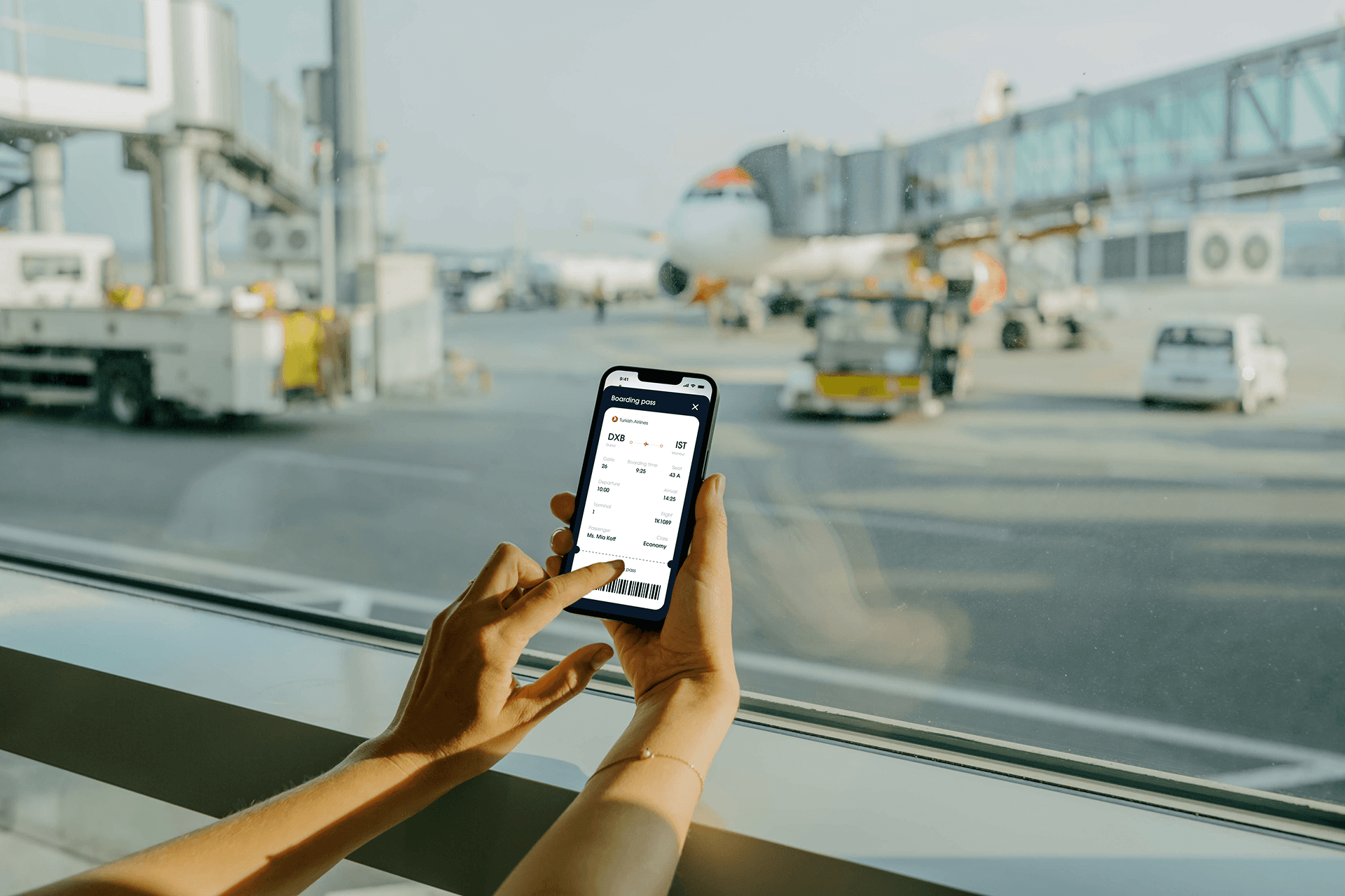 Mobiel in had op vluchthaven.